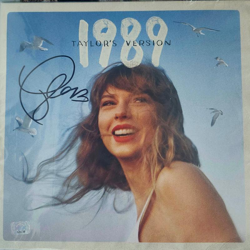 TAYLOR SWIFT Signed Autographed Album 1989