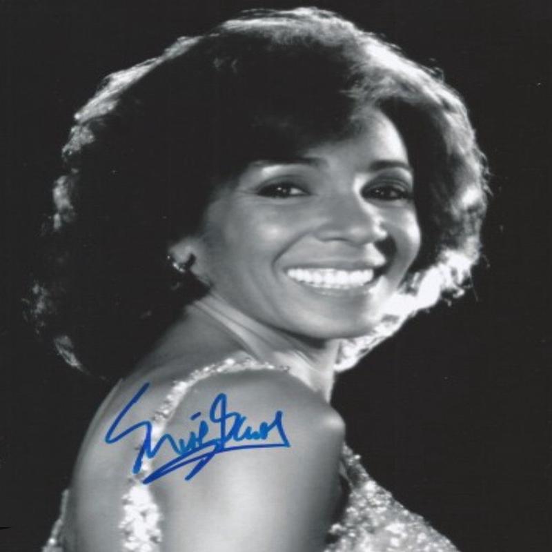 SHIRLEY BASSEY Signed Photos and Autographs