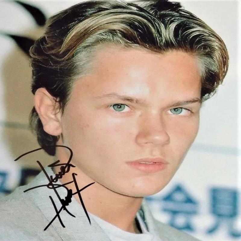 RIVER PNOENIX signed autographed photo COA Hologram