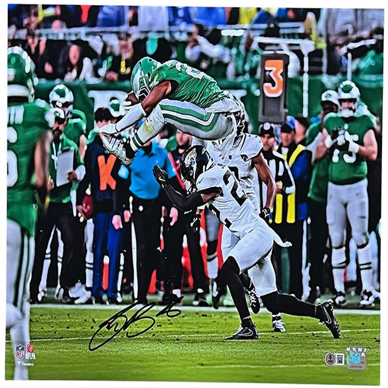 Saquon Barkley Autographed \”Reverse Hurdle\” 16\” x 20\” Spotlight Photo Beckett