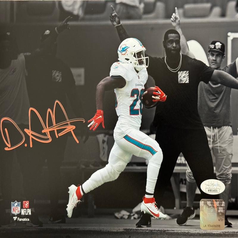 De\'Von Achane Autographed 8x10 Dolphins Photo (JSA)